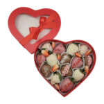 Съедобный букет клубника в шоколаде в красной коробке сердце